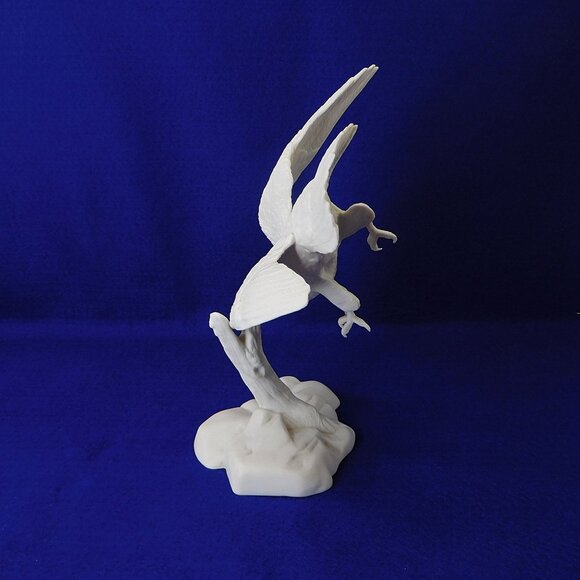Majestic Wanderer Figurine Hawk / Falcon  Jonathan Bronson Franklin Porcelain - Picture 3 of 10